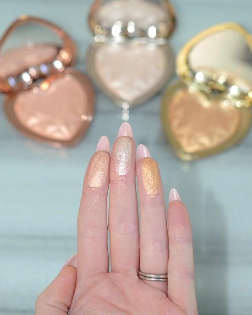 Diana_Distro's tweet photo. Get your hair done. Get yr nails did. https://t.co/JVDHFBAgit