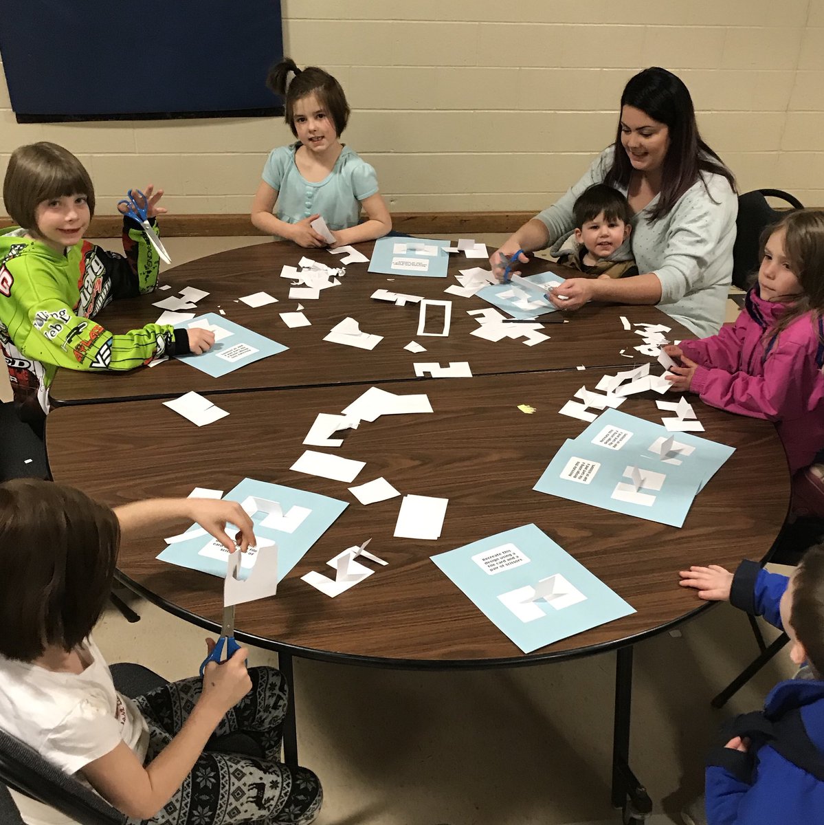 TylerAshford's tweet image. Tonight’s Family Math Night was at @alcdsb_jjon. Thanks to all the families who came out to learn and play with us! @QueensEduc @embozek #FamilyMath #ParentEngagement