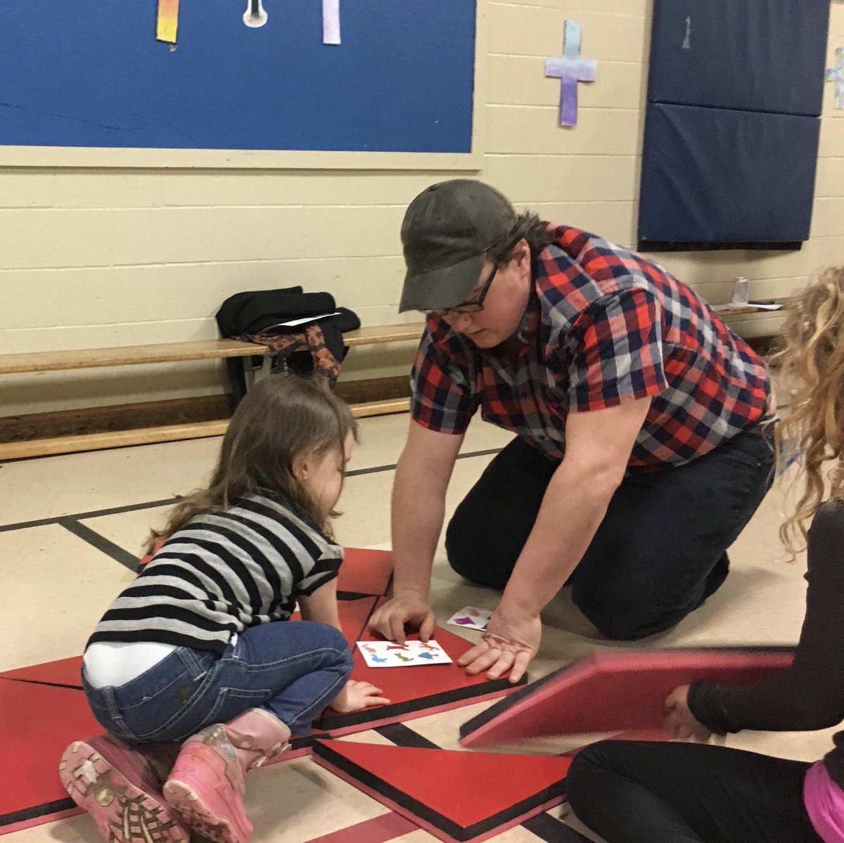 TylerAshford's tweet image. Tonight’s Family Math Night was at @alcdsb_jjon. Thanks to all the families who came out to learn and play with us! @QueensEduc @embozek #FamilyMath #ParentEngagement