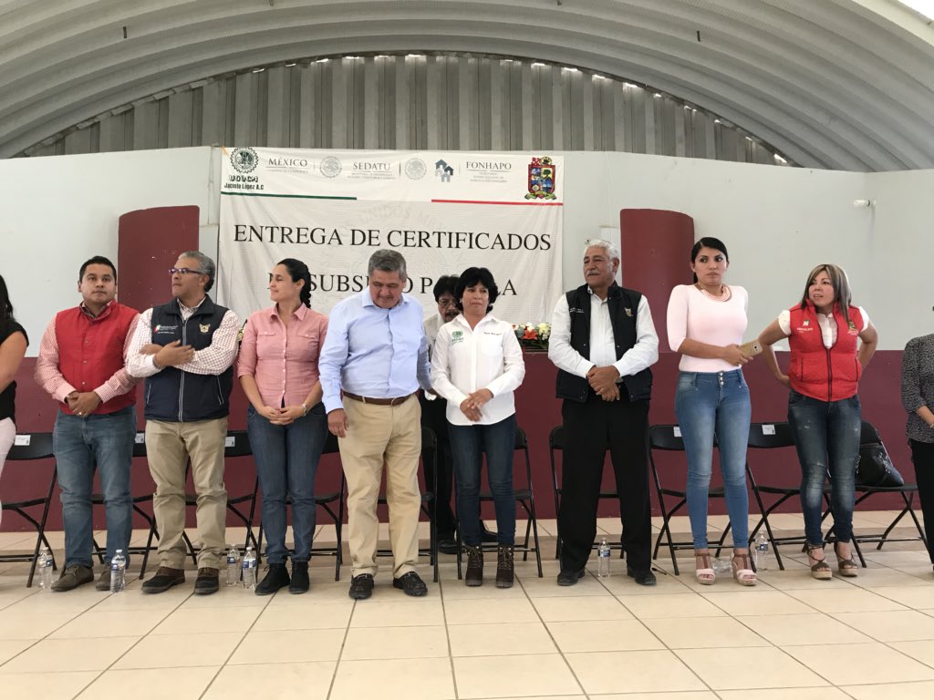 PaolaJazminDO's tweet photo. Gracias a @gobmx y @SEDATU_mx representada en nuestro estado por @Onesimo_Serrano por ayudar a 131 familias de nuestro municipio a traves del programa de cuartos adicionales y apoyos para la vivienda. 
Nuestra gente de @Santiago_Tpec sabrá aprovecharlo; juntos #SeguimosAvanzando https://t.co/hSEifOiXe1