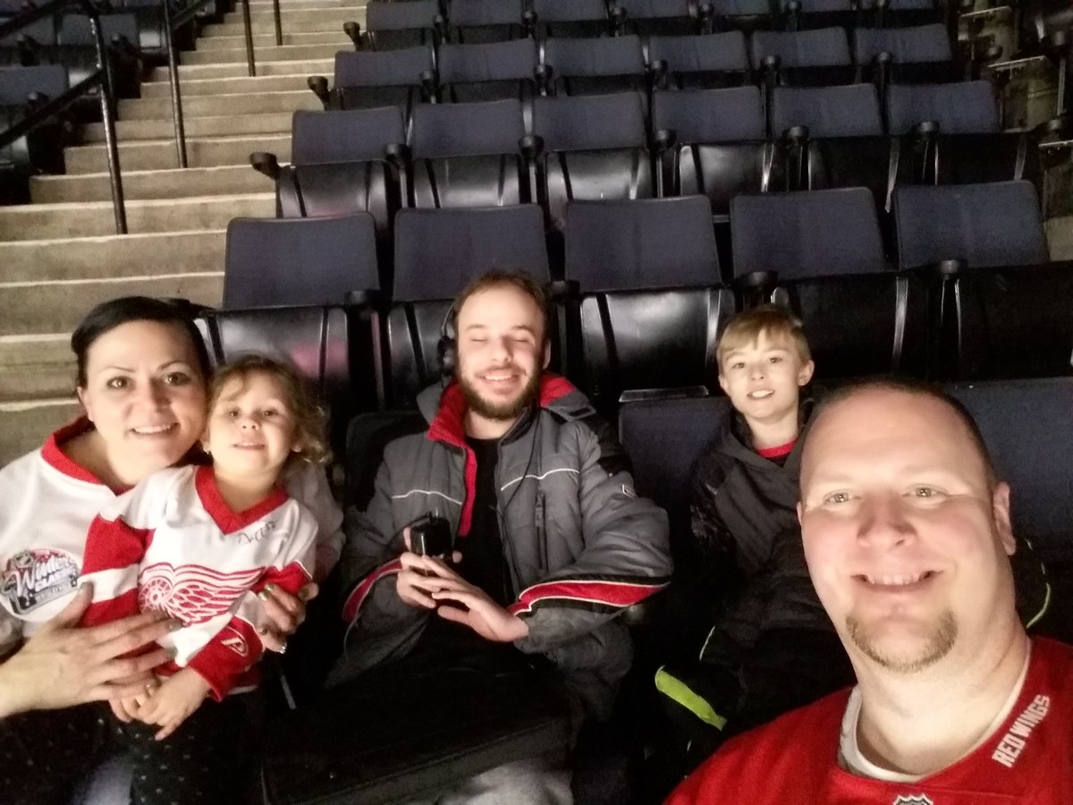 DetLions4Life1's tweet photo. Winning Wednesday with @lidstromlover5, the kids, Sol and Grand Rapids Griffins!!! #GOGRG https://t.co/UJww8WLNb8