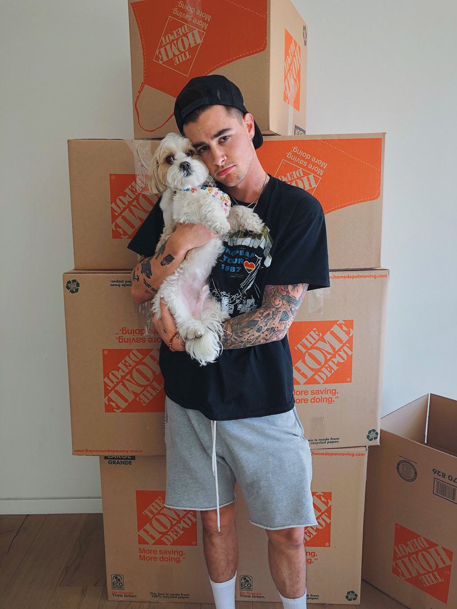 KianLawley's tweet photo. movin out today :( bye cappypappypoopypantscappypapsterpoopycappy 😢 https://t.co/pBkd9eem38