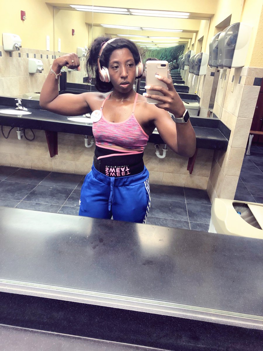 javankajohnson's tweet photo. I can’t shoot a gun, but I swear was unloading rounds! And I’m out! Working out just feels amazing! Get it you’re in before the day is over! B• About it!
#BAttitude #Blogbyjava #BAttitudeapparel #addidas #Herbalife #Goldsgoals #Athleanx https://t.co/BsgbUzZpcN