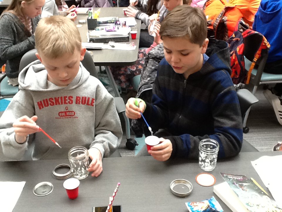 HuggerSpecials's tweet photo. Creating bioluminescent "fireflies" in a jar for our #BayouMagic book club. #MrsPosnerPicks #kidlit #AinA18 @jewell_p_rhodes - We can call our own fireflies!! https://t.co/yiCgJmwvYl