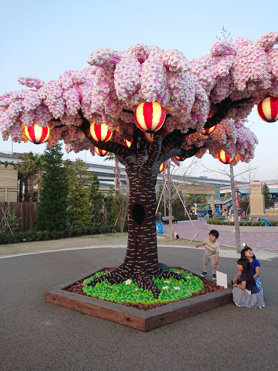 昨日行ったレゴランドの桜の木がすごかった。『レゴ®ブロックで作られ