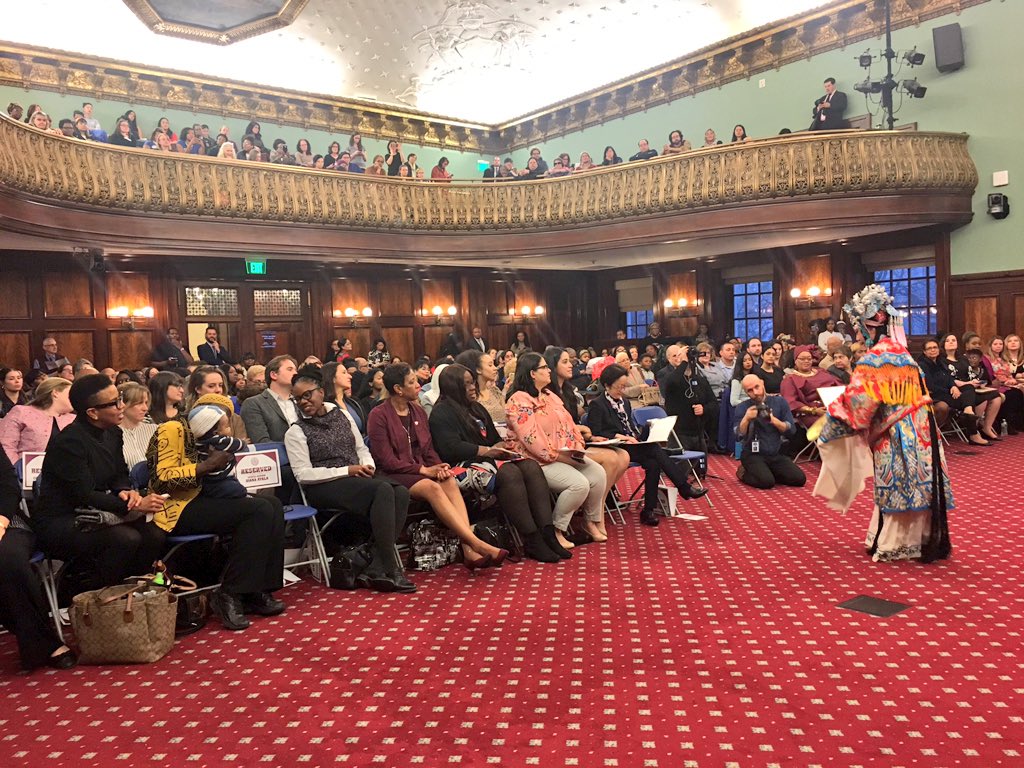 CM_MargaretChin's tweet image. Full house at @NYCCouncil #WomensHistoryMonth celebration. More than 500 people RSVP’d tonite, which reaffirms that this year marks no ordinary #WHM. We stand on a watershed moment in history, where young women and woc are continuing the progress made by the leaders before us