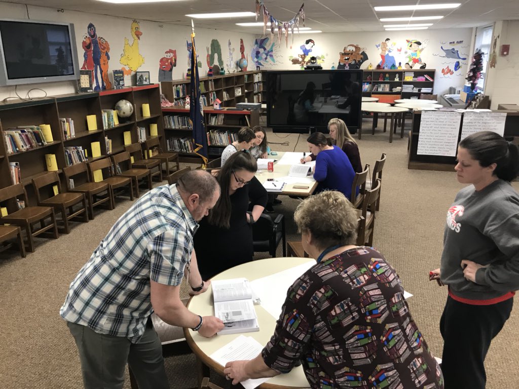 pierce4174's tweet photo. #GreyhoundGrit #ToolsForTeaching Flat Gap teachers working to improve😁 https://t.co/iKxc0O1InU