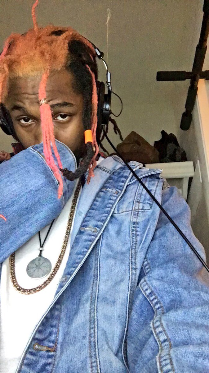 Tayloroneder's tweet image. 🌷🥀💔🌼