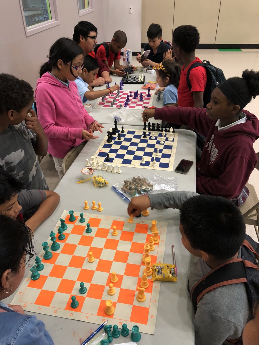 ealy_daeducator's tweet photo. The #DoganChess club stimulating thier minds preparing for their first ever competition next month. #ProvidingOpportunity #DoganNation #Chess https://t.co/qSHPhS6Dnn