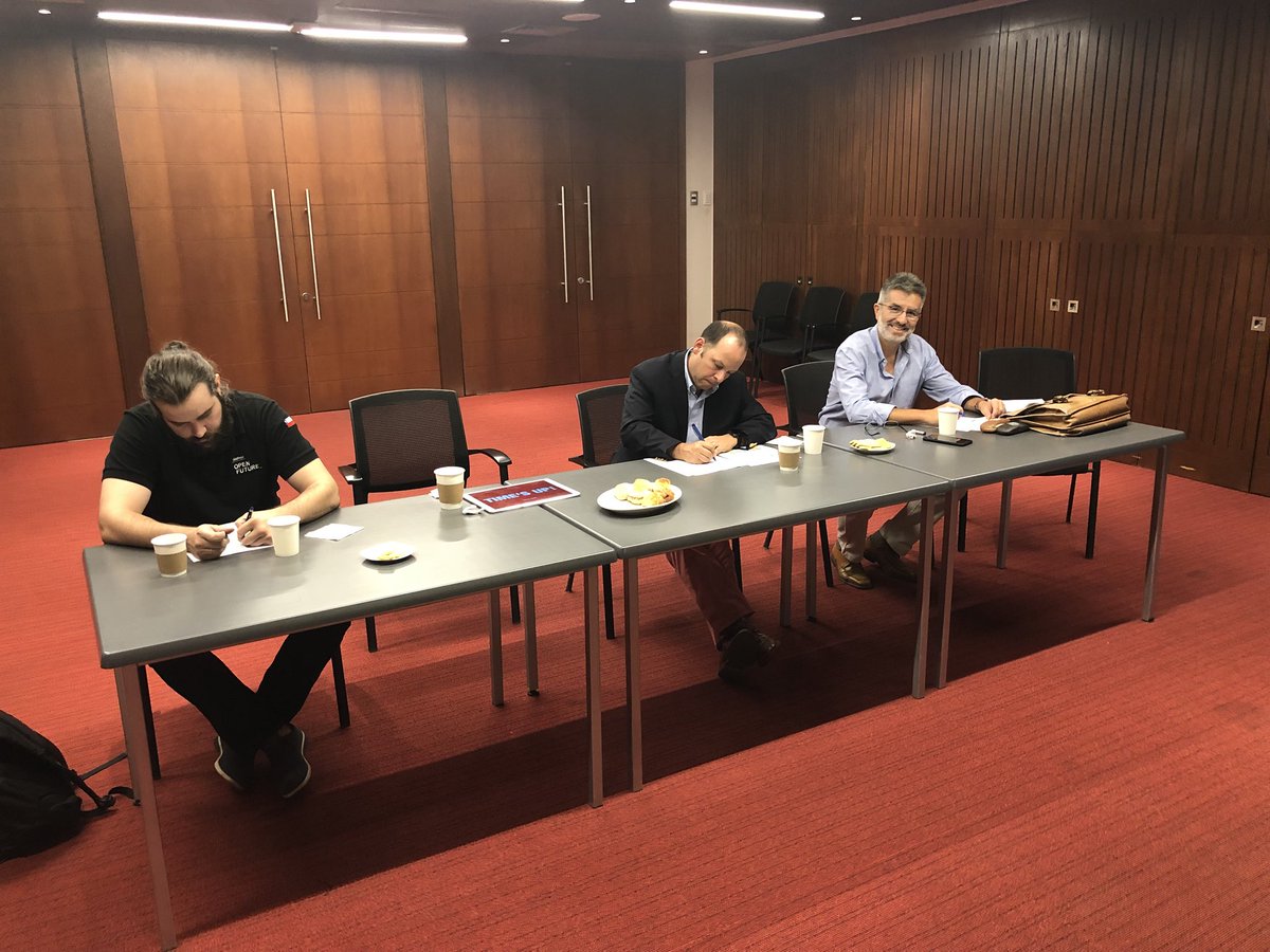 Hoy un lujo de Mentores evaluando los proyectos acelerados, de cara a la recta final de Founder Institute. <a href="/roberto/">◤✠◢ 𝚅𝚊𝚜𝚌𝚘 𝚍𝚊 𝙶𝚊𝚖𝚊 ◤✠◢</a> musso, Juan Pablo O’Ryan y <a href="/Peproll/">Pepe Pascual</a>