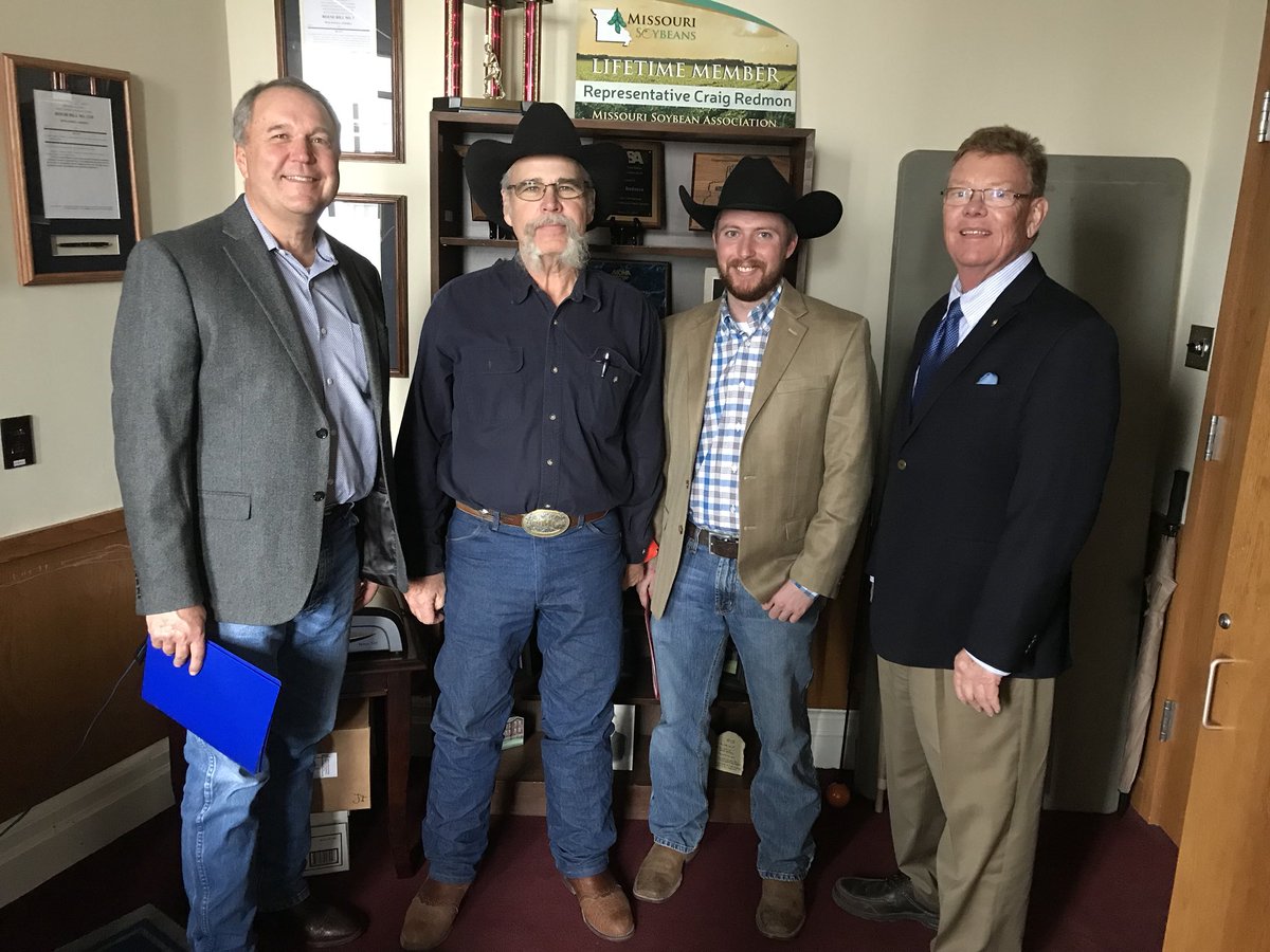 CraigRedmon's tweet photo. Today, a lot of great visitors came by my office. A class from Culver-Stockton College came down today to get a close up look at the political process, we had members of the Missouri Cattlemen's Association stop by, and we also had a visitor from the FCS Financial group stop by. https://t.co/Rr6U5BaDY9