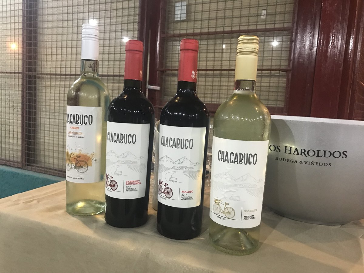 MarceMitchell's tweet photo. Por empezar degustación de #Chacabuco #DondeTodoComenzó @LosHaroldos en #SipWineStore https://t.co/sI8jHZyUuR