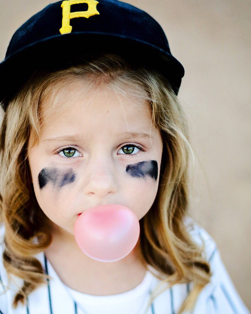 MaggieLve's tweet photo. Take me out to the ballgame. This kid is ready for @MLB opening day!  #DingerDaisy #baseballkid #QueenOfTheDiamond #GirlsPlayHardballToo @Pirates https://t.co/NUO3MGkFWI