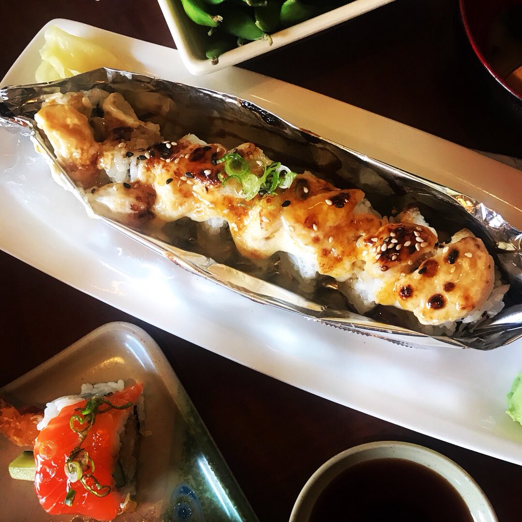 2BLiving1's tweet photo. Enjoying some local sushi today ๐ฃ #sushi #bayscallop #edamame #bmwroll #2bl #2bliving https://t.co/CR4ekw2N44