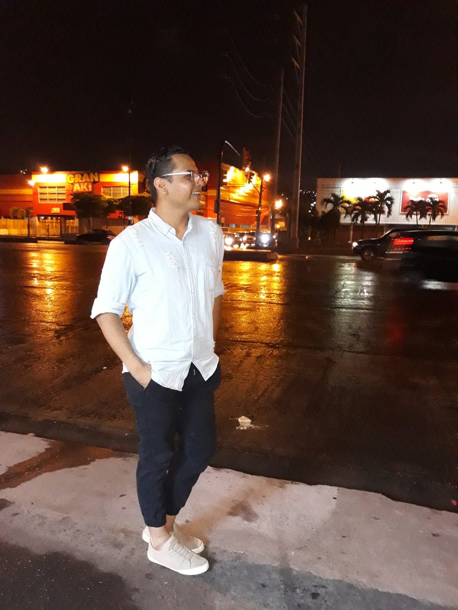 styjor's tweet image. Si me ves por alguno de tus pensamientos, abrázame que te extraño.