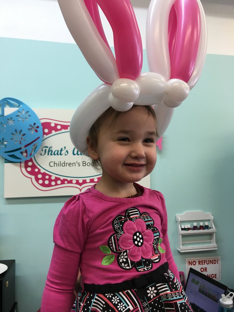 ThatsAdorableEC's tweet image. She’s loving the hat. #balloons #kidsconsignment #adorable