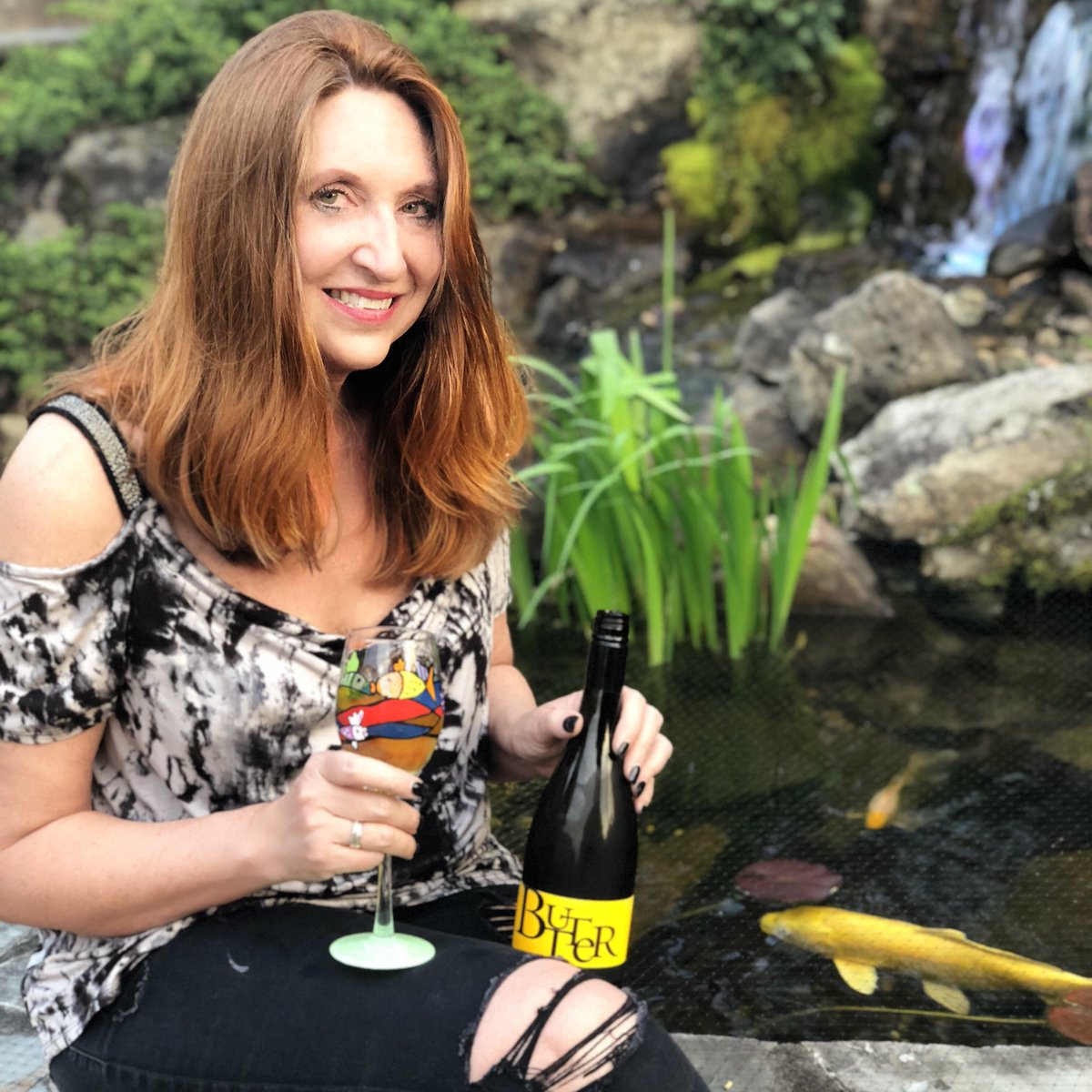 AngieWardonline's tweet photo. I’m not being #koi, I love my @JaMCellars Butter Chardonnay on an #afterwork #winewednesday!

#SpreadTheWord and #SpreadtheLove 💛
#jamcellars #JaMCellars #ButterChardonnay #ButterWine #JaMWine #Chardonnay #vino #Yeswaychardonnay #whitewine #wineoclock #winelover #ad https://t.co/QKeh2OEPcA