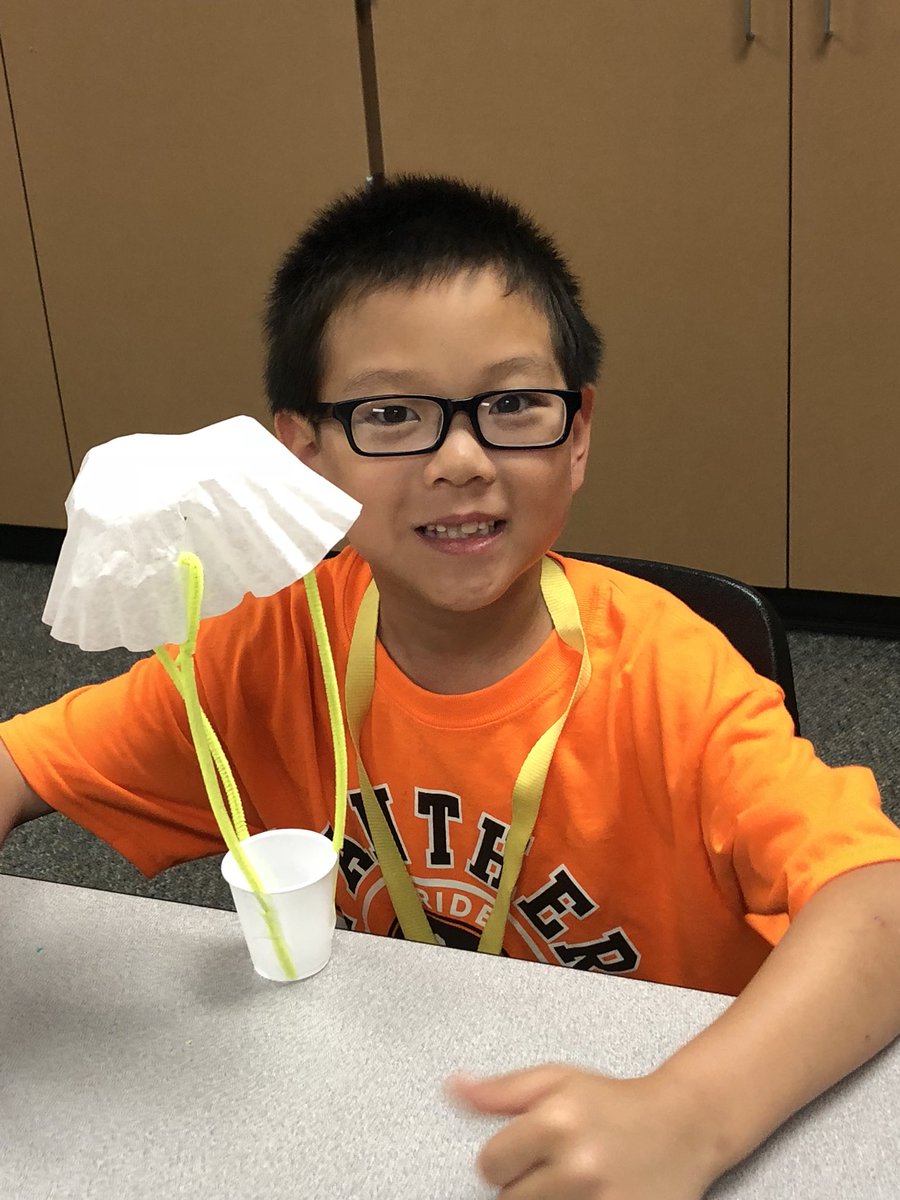 First graders were flying high in the Makerspaces lab today as we made hot air balloons. @popepanthers #minimakers