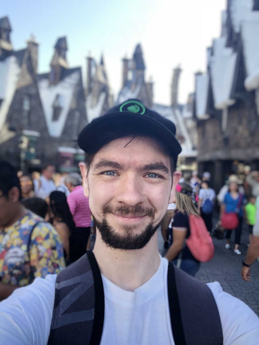 Jacksepticeye's tweet photo. I had my very first butter beer today at Universal! It was magical! https://t.co/695HcseEuP
