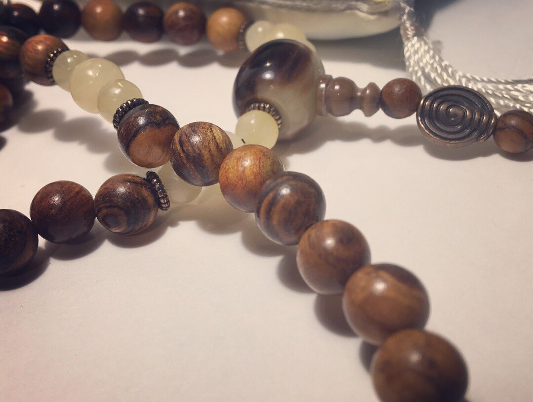 _Chi_Me_'s tweet photo. Wisdom #Mala-Vietnam Qinan Sandalwood, Yellow Jade and Yak Horn Guru Bead imparts higher knowledge through silent contemplation encouraging the ability to harness inner power and achieve a more self-confident and fulfilled you. #martialarts #kungfu #meditation #handmade #yoga https://t.co/cOTlHfye23