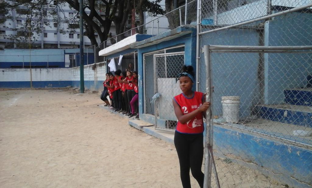 VZLAJassMartin's tweet photo. estamos aqui para transformar paradigmas y dejar un saldo positivo en la juventud #Kikimbol #ParroqSanPedro #Imdere @NicolasMaduro @JPSUVCaracas @pinfantea @LBachi @ErikaPSUV @nicmaduroguerra @Nahumpsuv @ImdereCaracas https://t.co/AKtjew9EWg