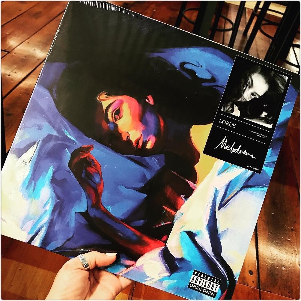 Hysterisk Bære Lav en seng Lorde fix 🥀 on Twitter: "👀👀👀 Melodrama Vinyl! (pic from Amber Denny at  Universal Music NZ) #lorde https://t.co/qqZ3k7fbGF" / Twitter