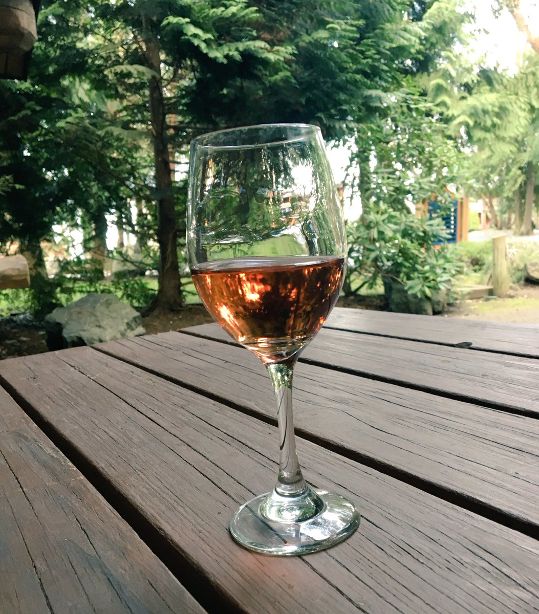 rubythebt's tweet image. The mom is on vacation, too.