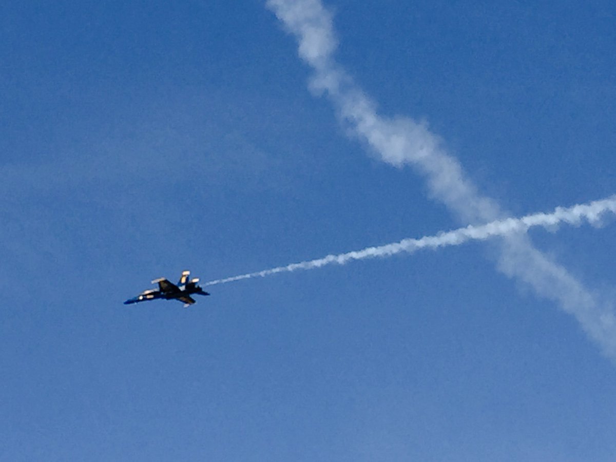 PHXbasedflygirl's tweet photo. 😎🇺🇸💙💛#BlueAngels #TopGun #FA-18’s #Hornets #LukeDays2018 https://t.co/AxHBL7OKzJ