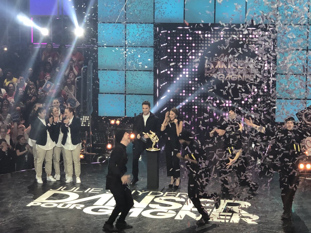 DanserPrGagner's tweet photo. L’équipe gagnante de la première saison de #DanserPourGagner est.. ROCKWELL FAMILY ! ✊💫 @RogersFR / #AvecRogers https://t.co/BSNl3a5LBI