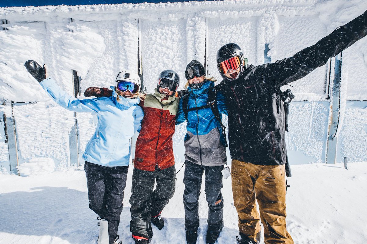IkonPass's tweet photo. The @tetongravity #ChasingIcons team learned why locals love @MammothMountain. Hint: #MammothMarch, #CorniceBowl, @MammothUnbound, and burgers. Full recap here: https://t.co/diEEaUSBLC https://t.co/8sCS9E6BmT