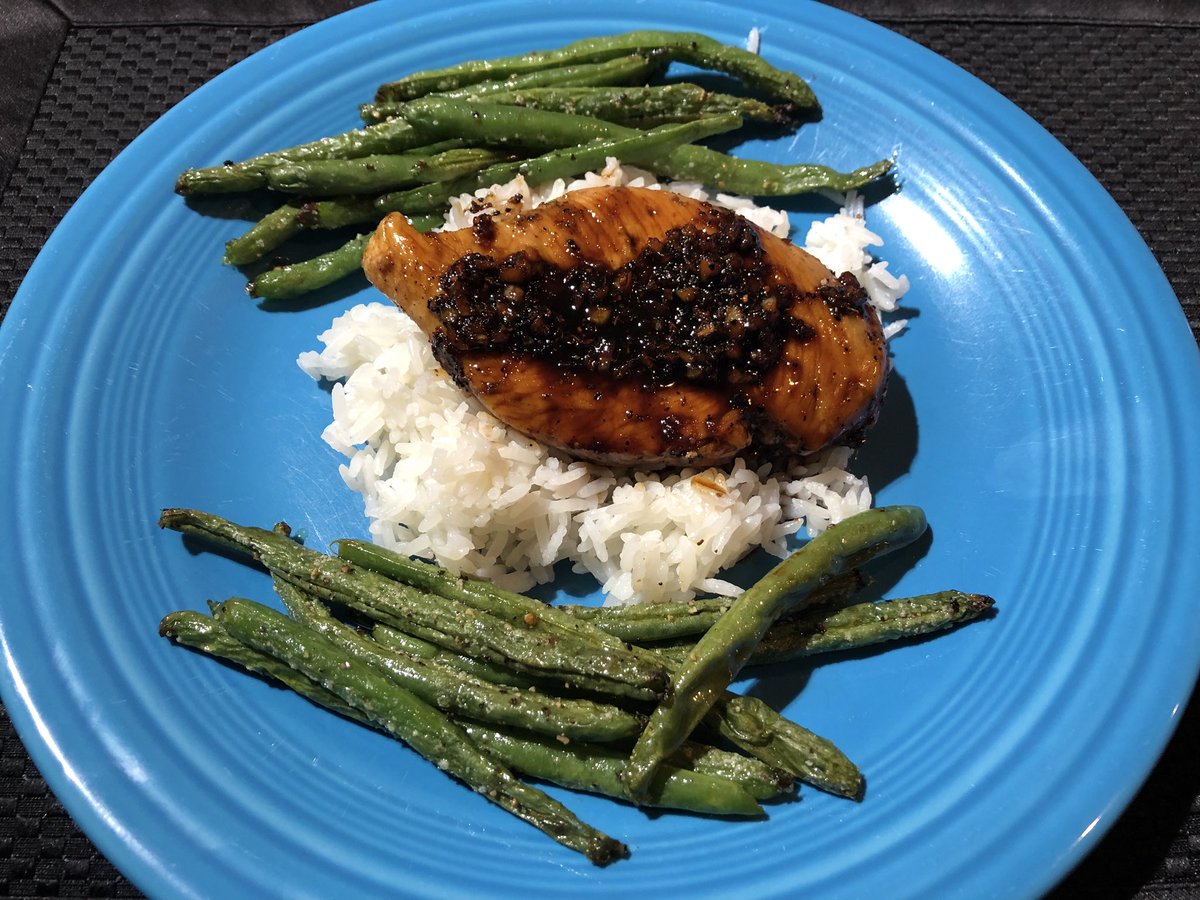 JSKuntz's tweet photo. @HelloFresh Box 3 📦 Meal 2 🥘 
Sweet-as-Honey Chicken with Green Beans over Jasmine Rice 🍯 🍗 🍚 
#delicious 😋 My #HelloFresh experience: great food, great cooking experience, post-worthy plating, and I’m broadening my culinary repertoire! #HelloFreshPics #GetCooking https://t.co/CjCbCTrDOi