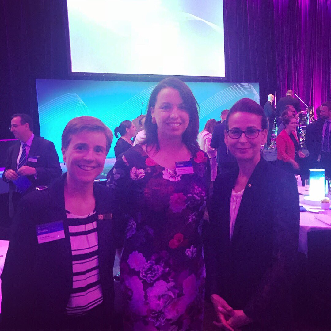 DefenceFamilies's tweet photo. We were delighted to speak with @Virginia_Hauss last night at the #PMVeteransAwards about our advocacy for #defencepartner #employment.
Congratulations to @Westpac who took out Excellence in Supporting Spouse Employment. Would love to see more businesses doing the same. https://t.co/iIkktOQJOy