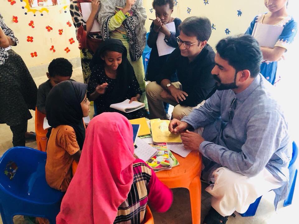 AyazBuriroPPP's tweet photo. Chairman @BBZFoundation Mr. @Fida_Wassan visited Street to Classroom School..A great step towards humanity by Youth Icon @Fida_Wassan ..May Allah give us strength &amp; courage to help others.. https://t.co/YKfjFPkXpN