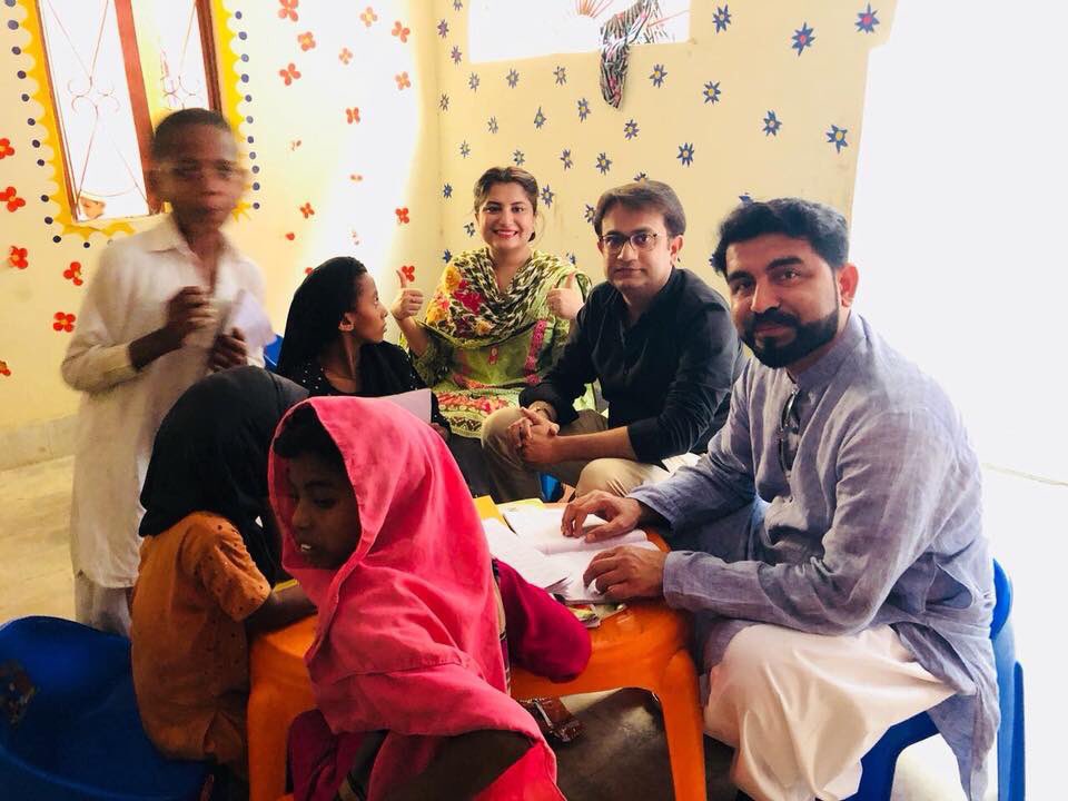AyazBuriroPPP's tweet photo. Chairman @BBZFoundation Mr. @Fida_Wassan visited Street to Classroom School..A great step towards humanity by Youth Icon @Fida_Wassan ..May Allah give us strength &amp; courage to help others.. https://t.co/YKfjFPkXpN