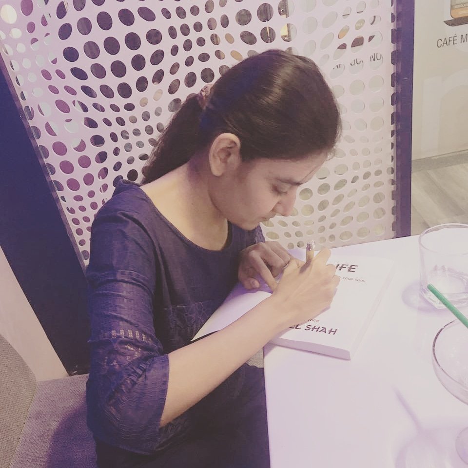 zeelshah's tweet photo. Success is when your signature is treated as an autograph.
Paperback copy link:-
https://t.co/G2zOUVM2gZ
#SigningAutograph #SigningBook #AuthorZeelShah #SignAndShine #IndieAuthor #Signing #Autograph #Signature #IndianAuthor #Philosopher #MarkYourPresence #SignatureMark #BlueInk https://t.co/3FMiedNSac