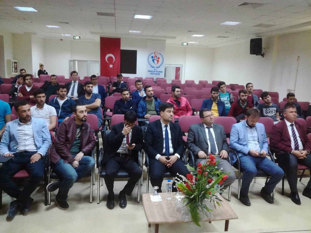 genckonfedilgin's tweet photo. TÜRKİYE GENÇLİK KULÜPLERİ KONFEDARASYONU GENEL BAŞKANIMIZ SAYIN BİLAL OKUDAN'IN KATILIMLARIYLA ILGIN KREDİ YURTLAR KURUMUNDA ÖĞRENCİLER İLE GÜZEL VE HOŞ SOHBET GERÇEKLEŞTİRİLDİ. https://t.co/uXBskILBhT