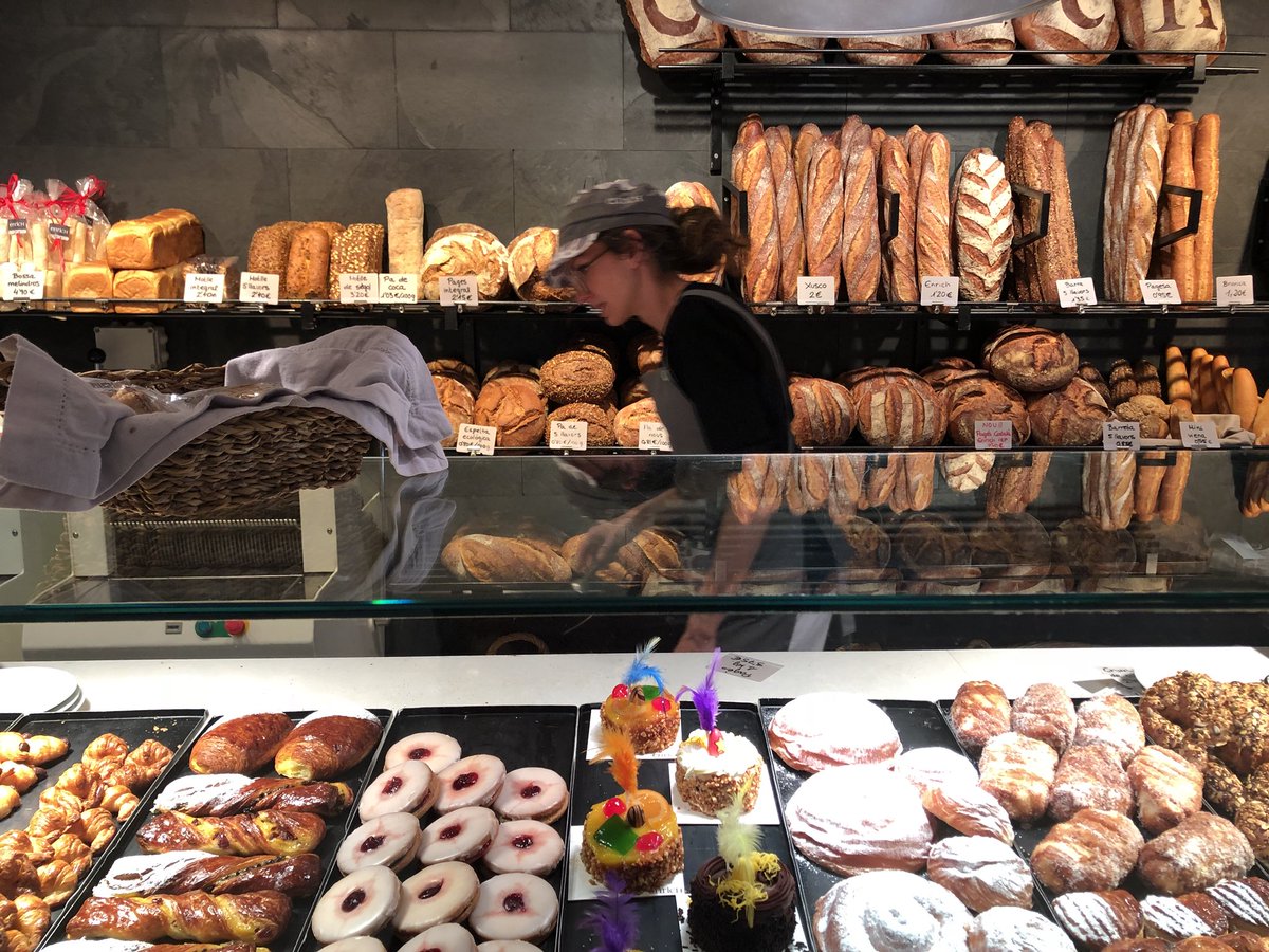 Cuando un horno se pone las pilas es uno de los comercios con mayor encanto que podemos encontrar. El amanecer del pan de calidad ya es una realidad. Ahora sólo falta que la hostelería se sume a la tendencia y deje de utilizar masas precocidas y subproductos.