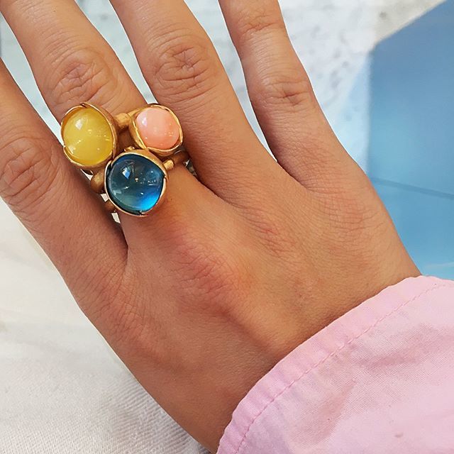 MesterSandberg's tweet photo. Color splash! 🐥🌸 Lotusringer fra @olelynggaardcopenhagen 😍
___________________
#olelynggaardcopenhagen #olelynggaard #olc #charlottelynggaard #OLClotus #lotusrings #lotus #gemstones #bluetopas #amber #coral #pinkcoral #scandinaviandesign #mestergull… https://t.co/AD9xVIkJKr https://t.co/jh3BIPZNvu