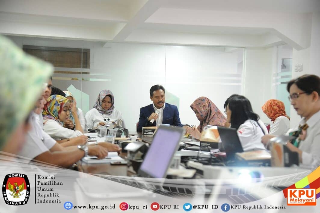 Pegawai KPU RI, Dr. Maya Setyawati  berbagi ilmu usai short course di Tiongkok, dengan tema Emerging Urban for Developing Countries, Kamis (29/3'18) #KPUmelayani #shortcourse