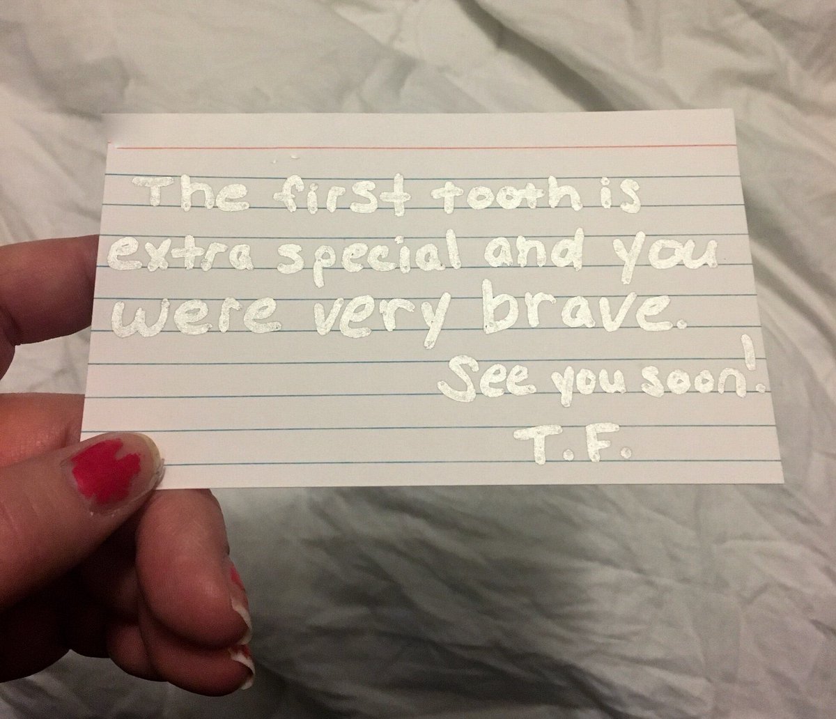 mskchall's tweet image. We are in uncharted territory here, folks. Good thing we had a fiver and a sparkly sharpie handy! PS- What’s the tooth fairy’s going rate these days?! #FirstTooth #CluelessMom