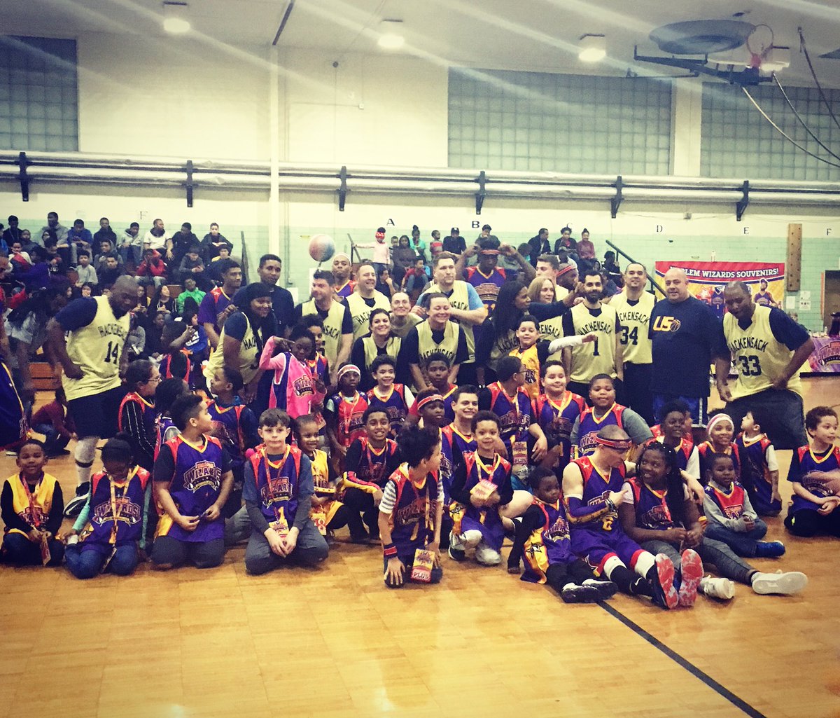 AdiMadden's tweet photo. What a GREAT night at HMS with The Harlem Wizards!! #harlemwizards #hmspta #hpscomets https://t.co/auGN0zzcoG