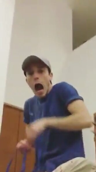 http_alonperra_'s tweet photo. @AlonsaDice @soyalonsovillal @DieVillalpandoC When crees que puedes retar a la chancla de tu gfa but te agarra desprevenido https://t.co/7ACDeB4Cgn