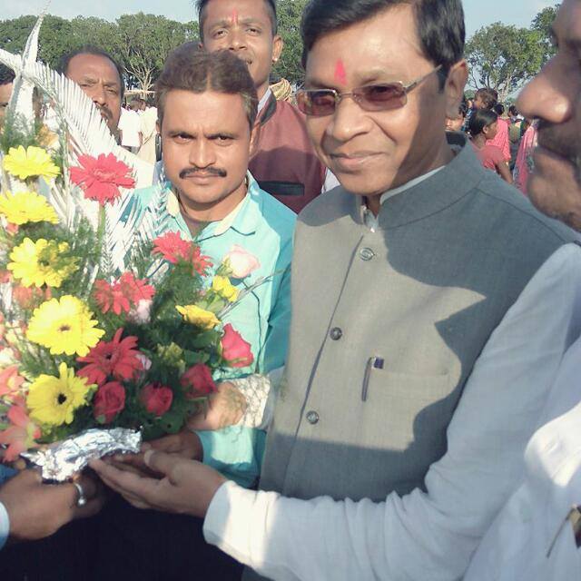 ChandMo67945400's tweet photo. ट्रैकमैनटनर की समस्याओं को लेकर मिलें  केंद्रीय मंत्री से https://t.co/tBoX8pX76O