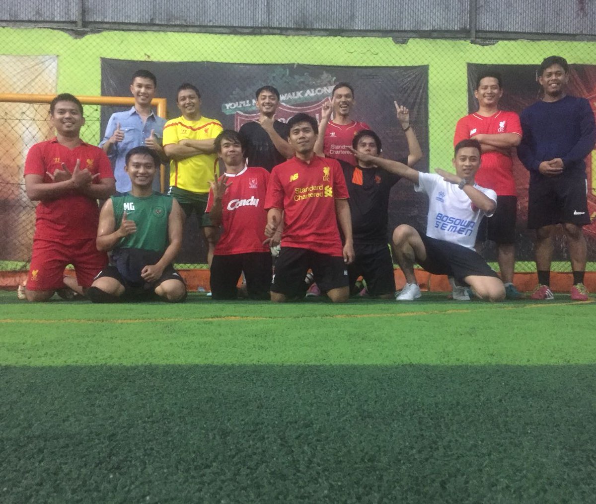 BIGREDS_MKS's tweet photo. #Futsal @BIGREDS_IOLSC #MAKASSAR 
🏟Lap 3 BEEX futsal 
🗓 Kamis 29 Maret 2018
⌚ 19.45 - 22.00 wita 
👕 LFC/BIGREDS 
☎ Fajrin 085299561320 
Terbuka u semua fans/suporter LFC.
Member &amp; non member bigreds. https://t.co/C2txtwpPxj