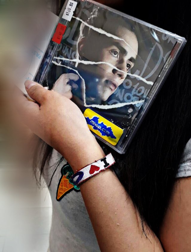 brendspj's tweet image. @soyalannavarro Mira lo que tengo ya en mis manos, me súper encanto tu portada.♥️ #UNOPUNTOCERO #UNOPUNTOCEROALANCD9
