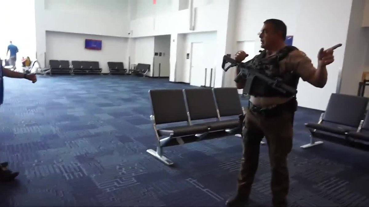 Pregnant woman says armed guard intimidated her family amid Disney Cruise dispute bit.ly/2uxCPWm https://t.co/C1cJRnL2Oc