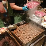 名前に偽りなし!いきなりステーキの懇親会でステーキとハンバーグが振る舞われる!