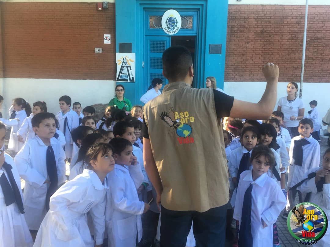 AsoprovidaUY's tweet photo. El 23 de marzo #Asoprovida estuvo presente en la Escuela Nº54 de MVD, en el marco de la semana del #DiaInternacionalDeLosBosques y el #DiaMundialdelAgua, realizando una jornada de concientización sobre el cuidado del medio ambiente y la biodiversidad. https://t.co/DdKoq7Iaef