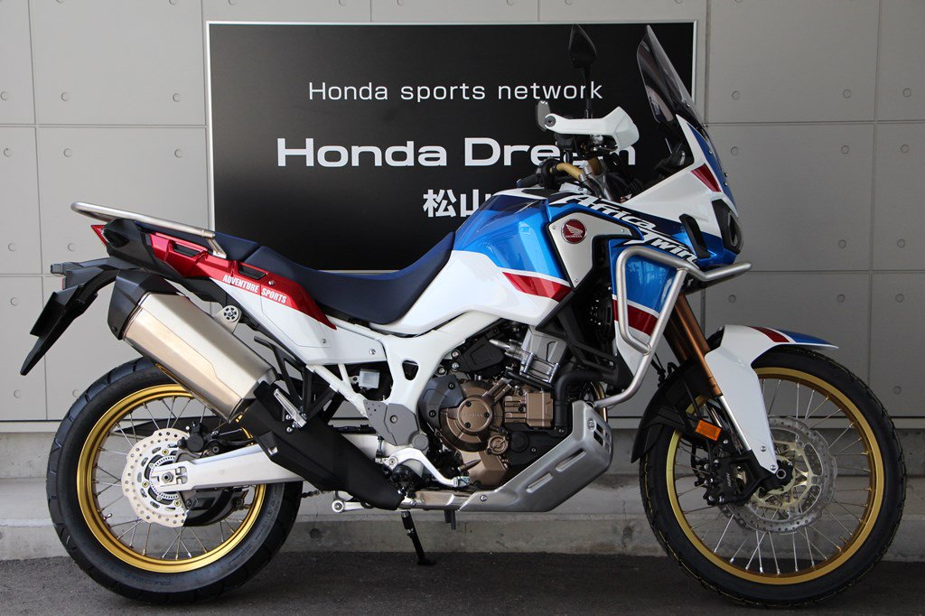 Honda Dream 松山 ホンダドリーム松山です アフリカツインｃｒｆ１０００ｌ ｌｄアドベンチャー ｃｒｆ１０００ｌ通常シート位置比較です 通常ｃｒｆ１０００ｌ左アドベンチャーのローダウンモデルシート位置ノーマル 下げてない 私身長１７８ｃｍ