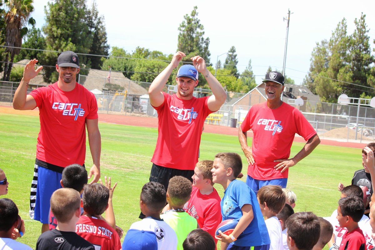 darzola12's tweet photo. Happy Birthday Derek! Great meeting you and your family back at your #CarrElite Camp in Fresno/Clovis!  @derekcarrqb @carrelite @DCarr8 https://t.co/oE6VPo6m8t